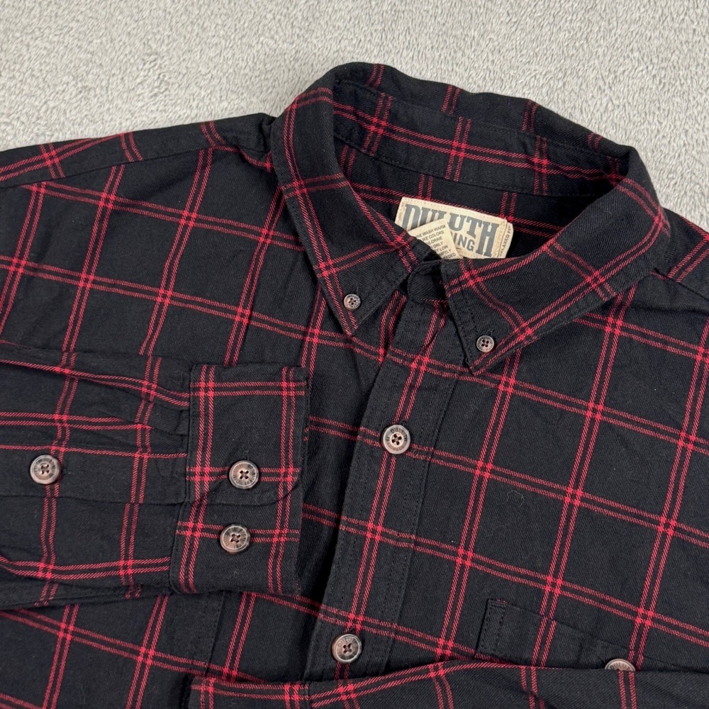 Duluth Trading Co Mens Large Black Red Windowpane Plaid Cotton Button Down Shirt